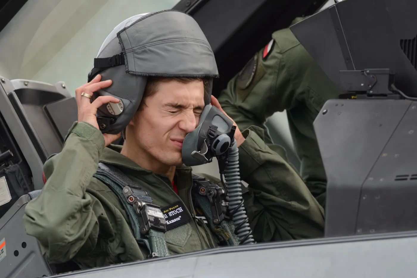 6773605-kamil-stoch-f-16-f16.jpg