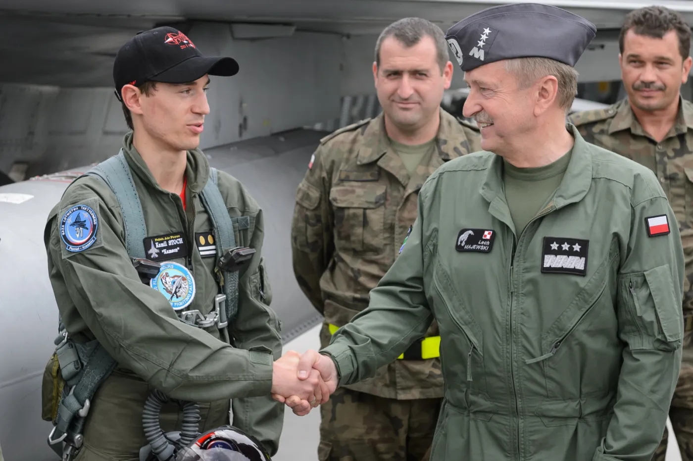 6773750-kamil-stoch-f-16-f16.jpg