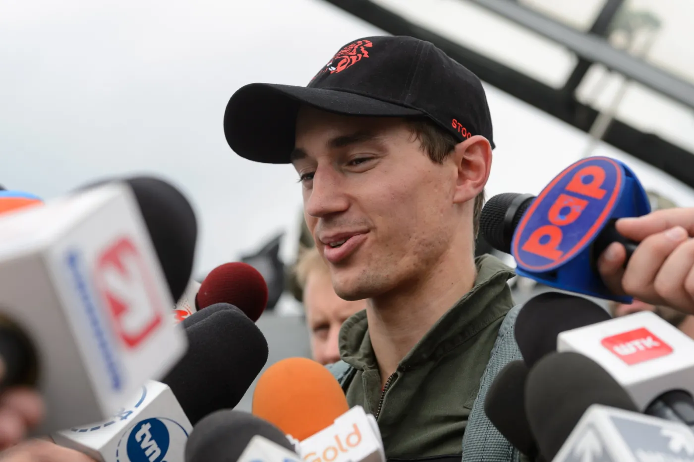6773808-kamil-stoch-f-16-f16.jpg