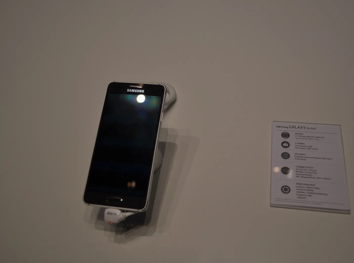 6775851-samsung-galaxy-alpha.jpg
