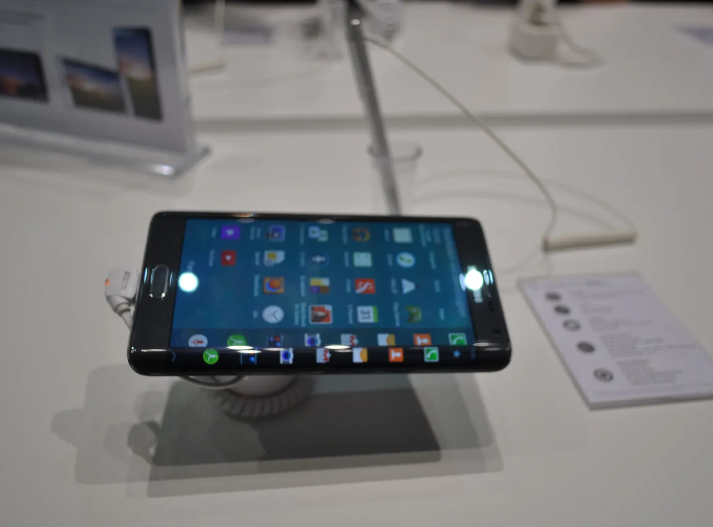 6776192-samsung-galaxy-edge.jpg