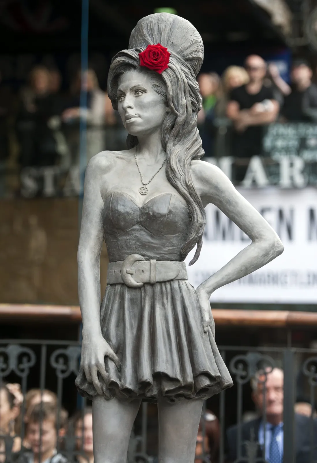 6808336-pomnik-amy-winehouse.jpg