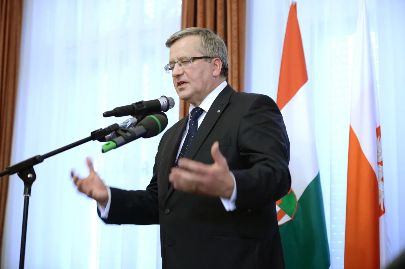 Prezydent Komorowski o aferze taśmowej: Wszyscy wstydzimy się
