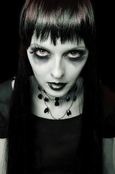 7008848-makijaz-na-halloween.jpg