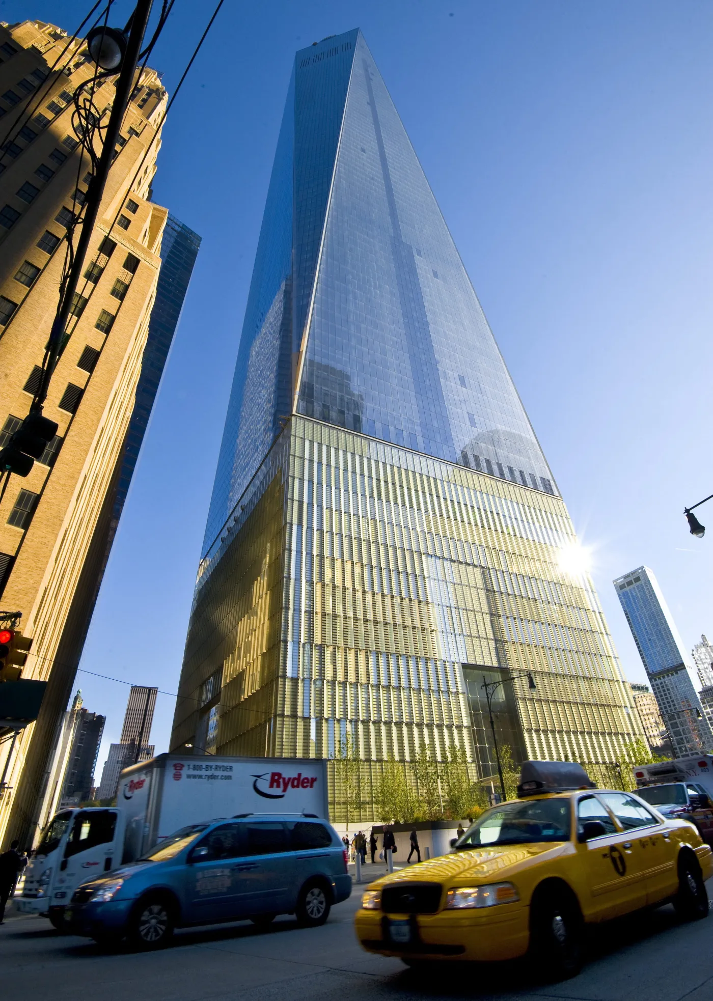 7020936-wieze-wtc-juz-otwarte.jpg