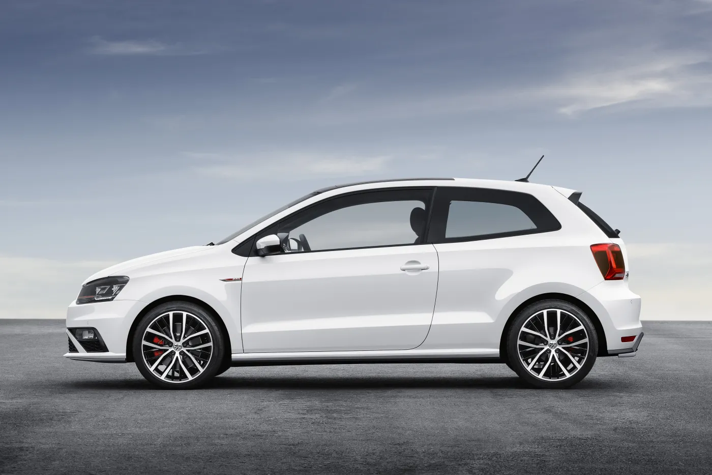 7109036-volkswagen-polo-gti.jpg