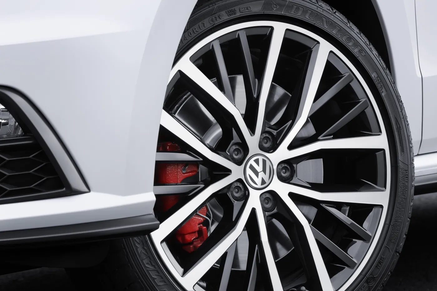 7109239-volkswagen-polo-gti.jpg