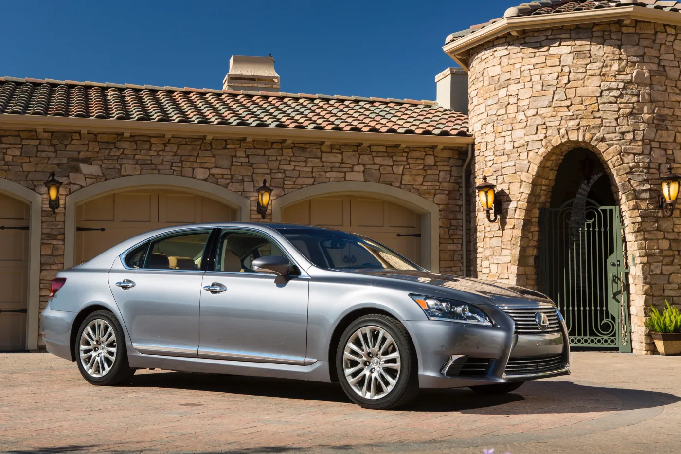 4893805-2013-lexus-ls-460-021.jpg
