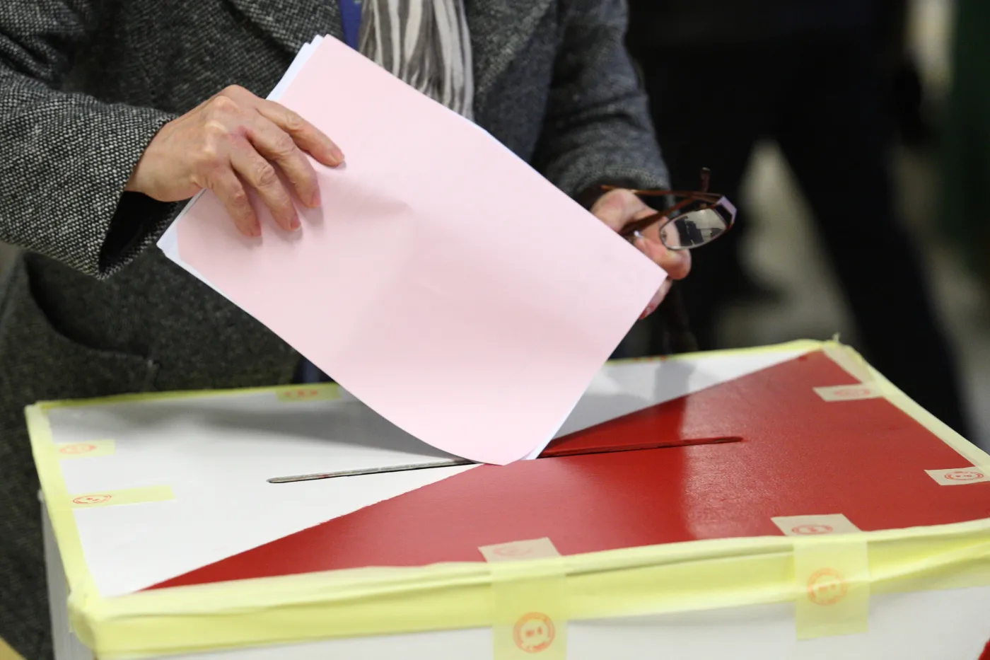 Ipsos tłumaczy się z przestrzelonych sondaży. "Nie uwzględniały głosów nieważnych"