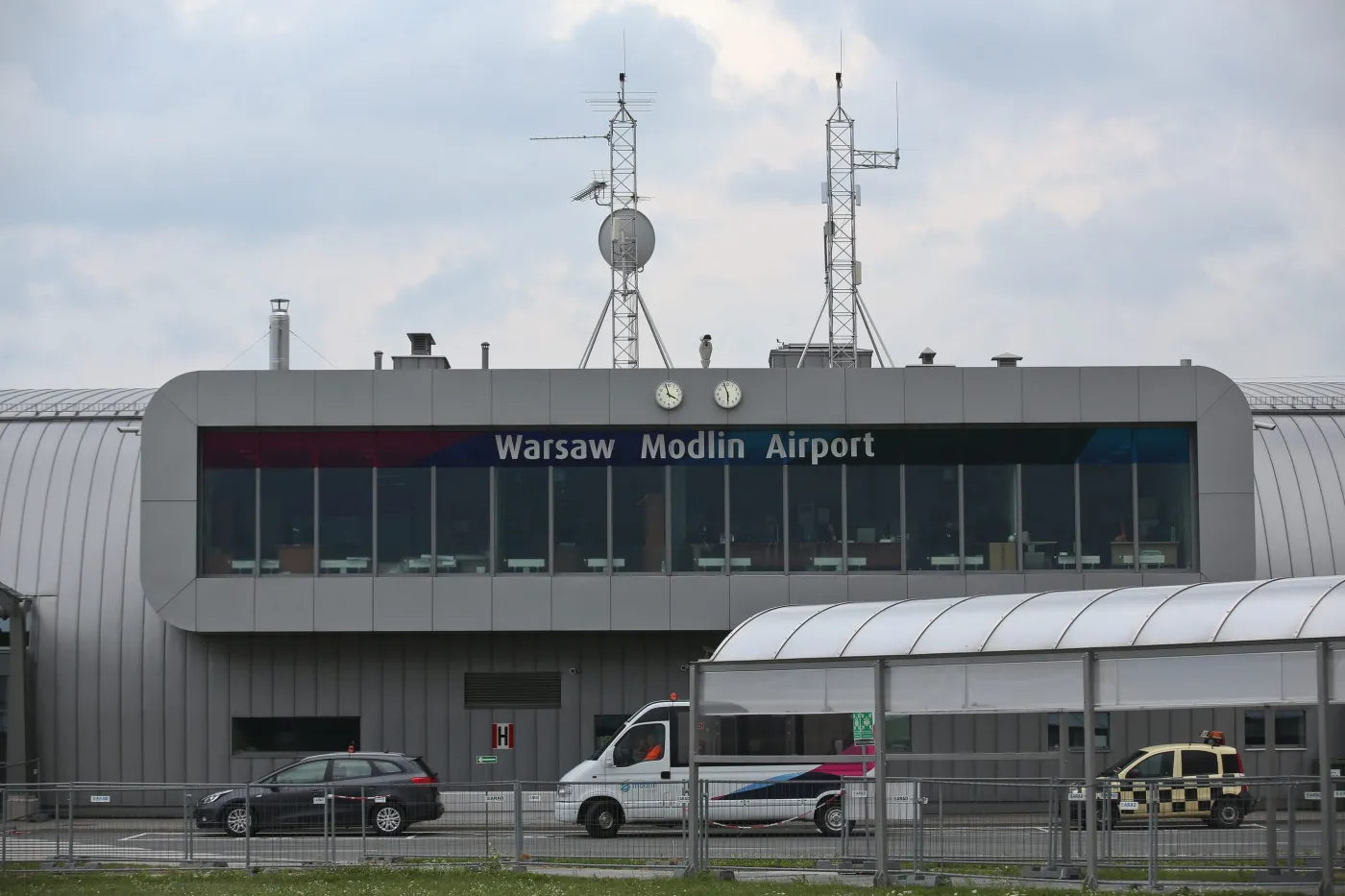 7177158-lotnisko-w-modlinie.jpg