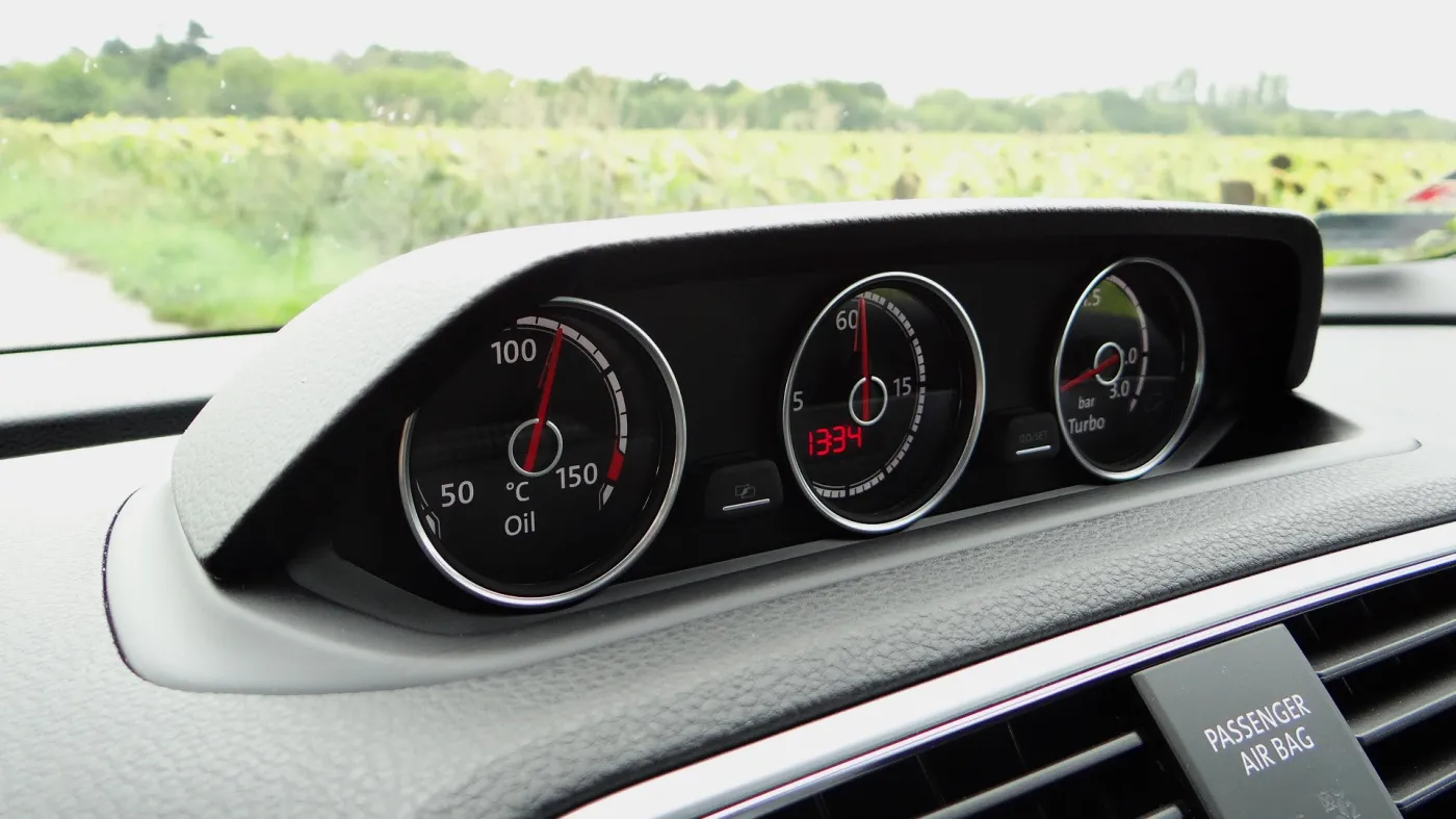 6863068-volkswagen-scirocco.jpg