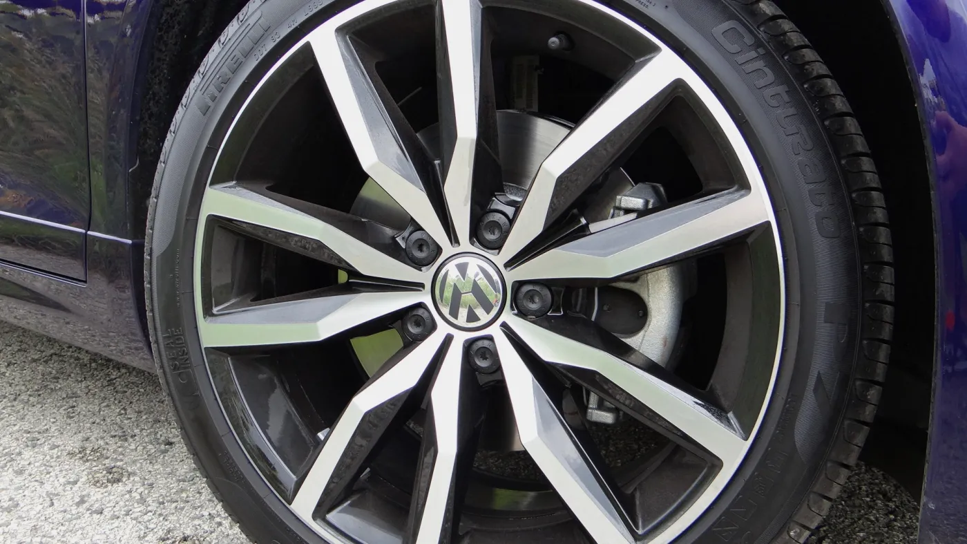 6863097-volkswagen-scirocco.jpg