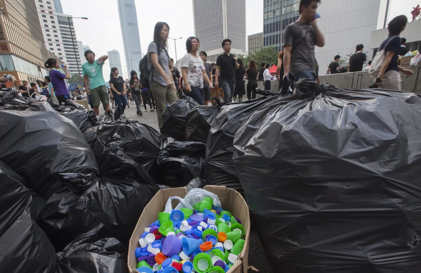 6879768-protesty-w-hong-kongu.jpg