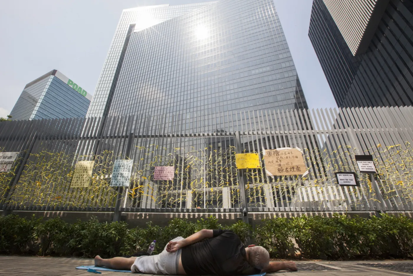 6879797-protesty-w-hong-kongu.jpg