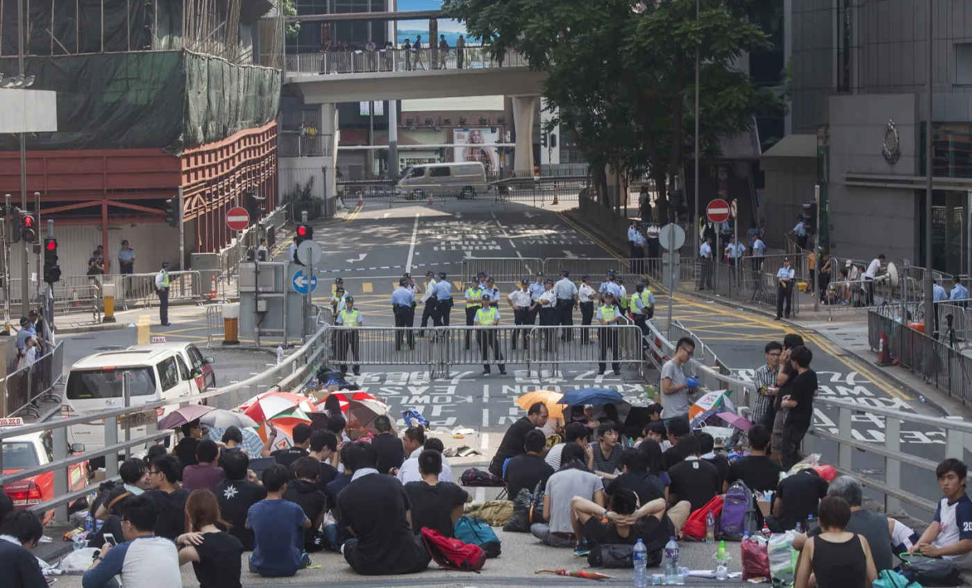 6879826-protesty-w-hong-kongu.jpg
