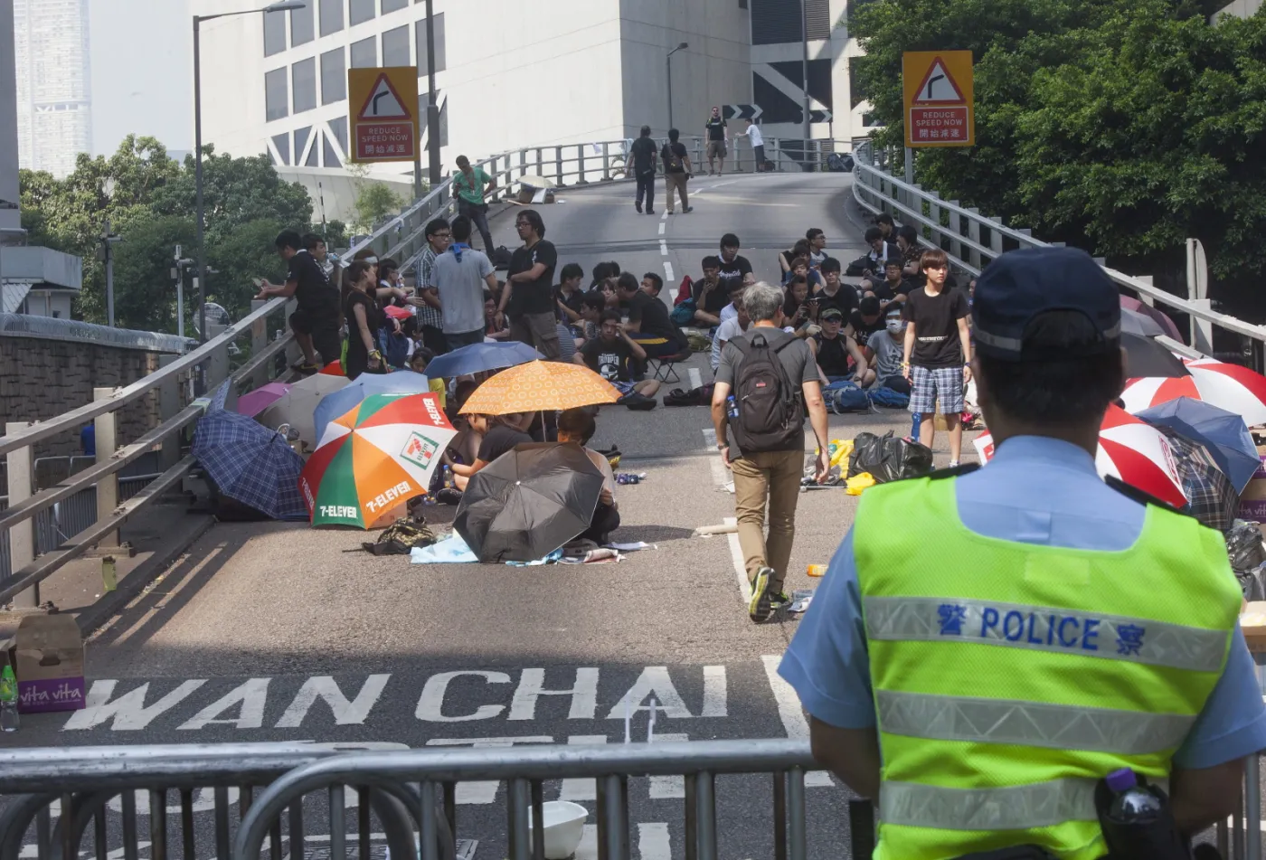 6879942-protesty-w-hong-kongu.jpg