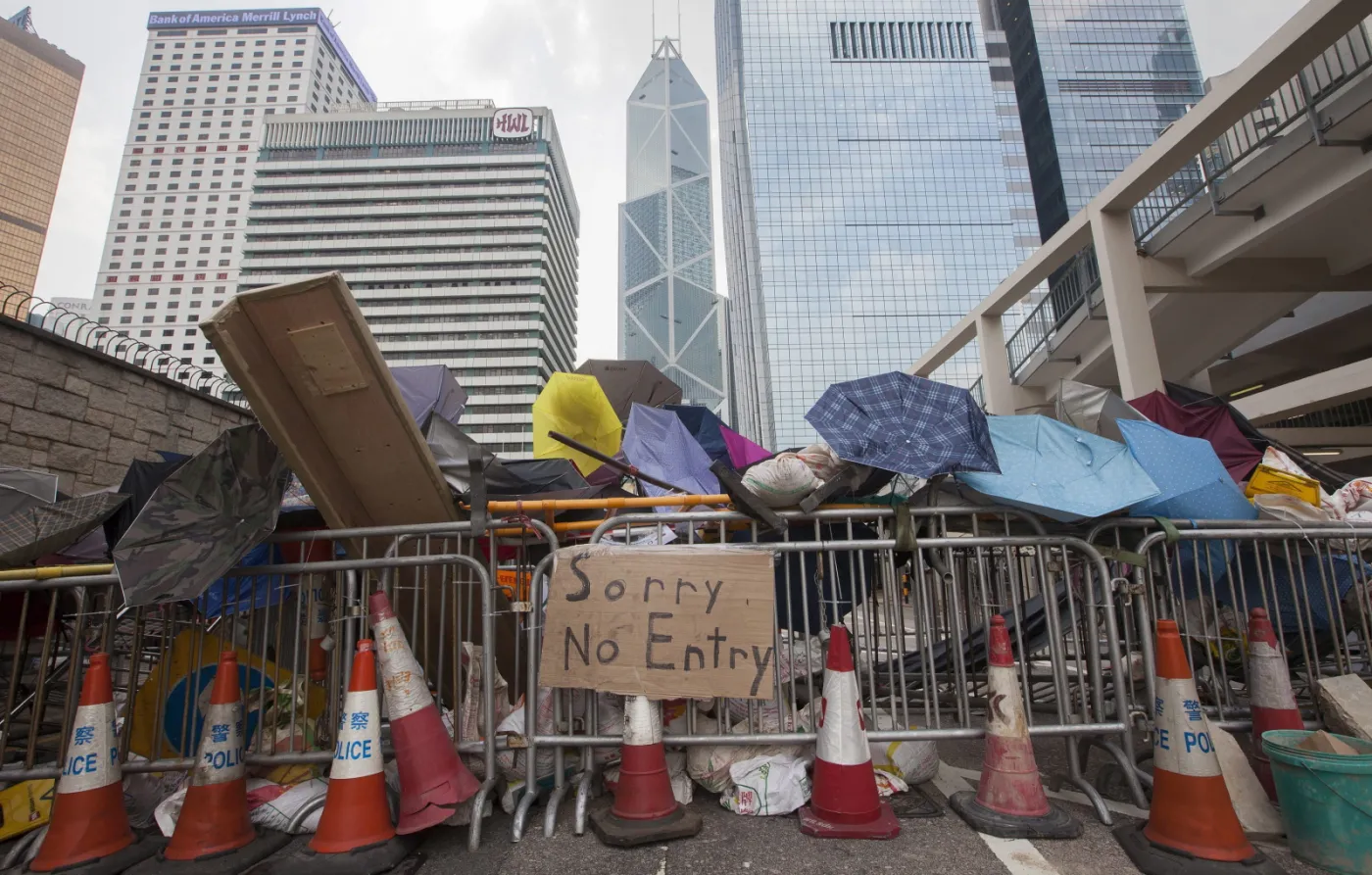 6879971-protesty-w-hong-kongu.jpg