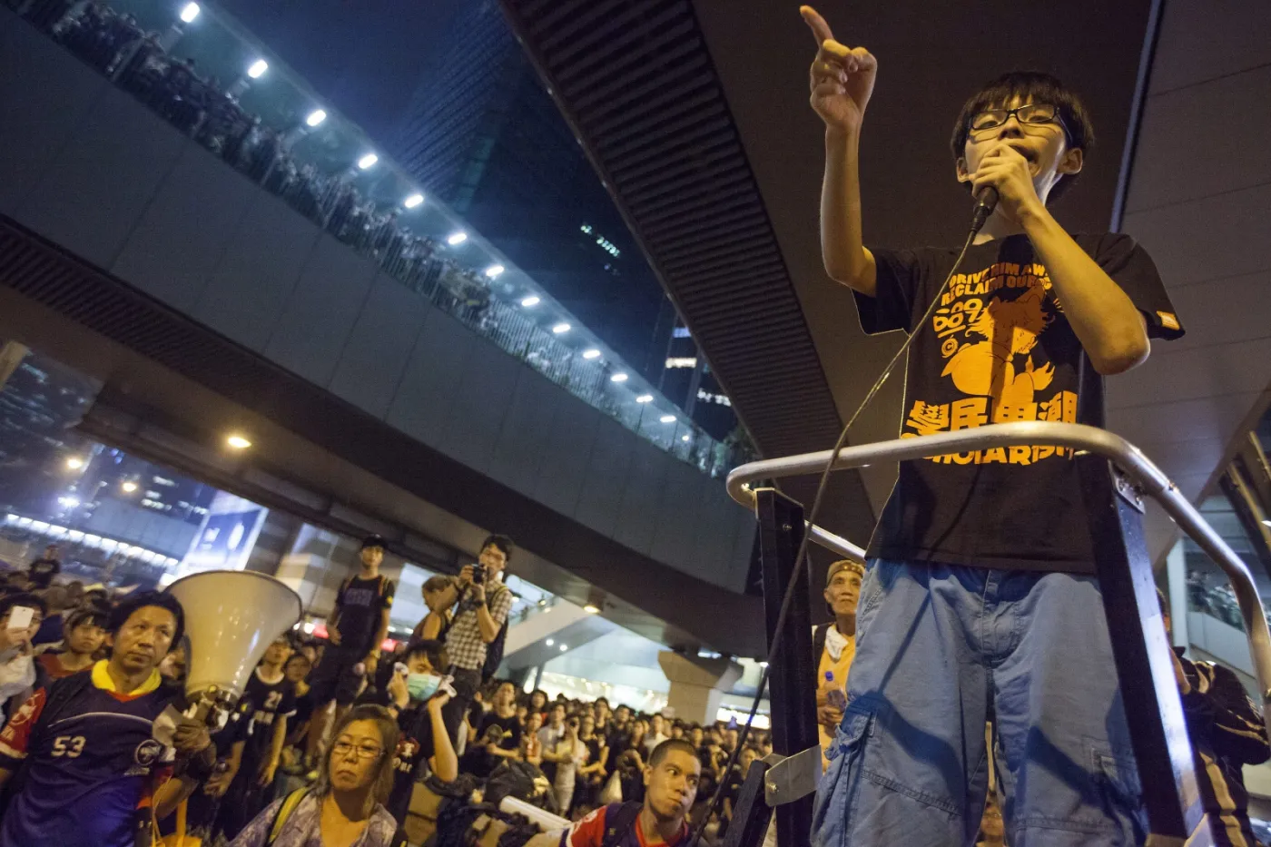 6880058-protesty-w-hong-kongu.jpg