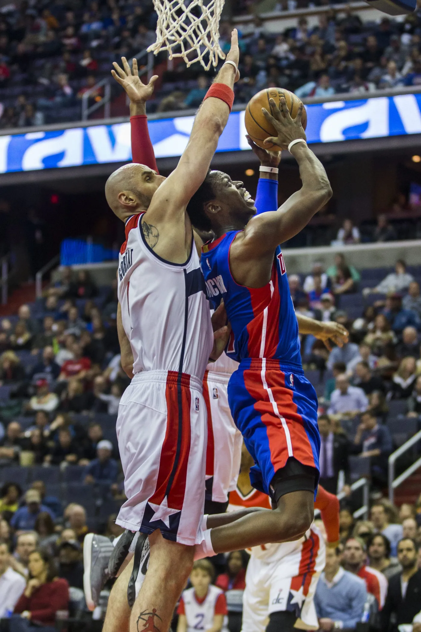 Marcin Gortat (z lewej)