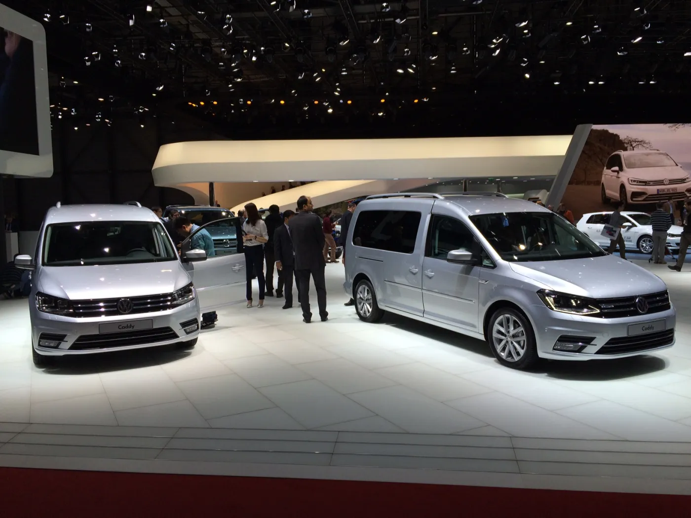 7498702-volkswagen-caddy-maxi.jpg