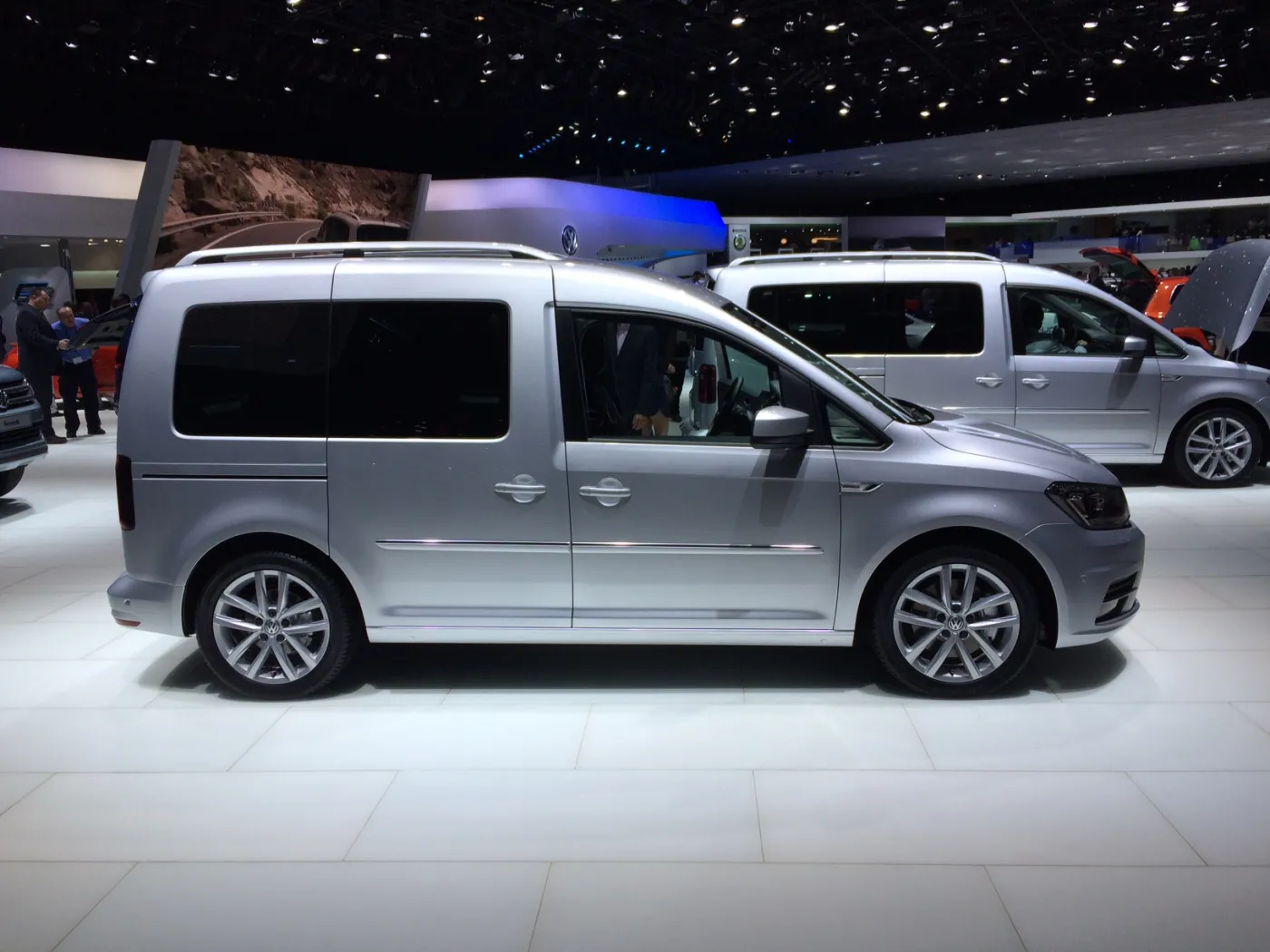 7498789-volkswagen-caddy-maxi.jpg