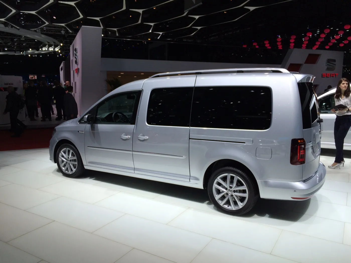7498876-volkswagen-caddy-maxi.jpg
