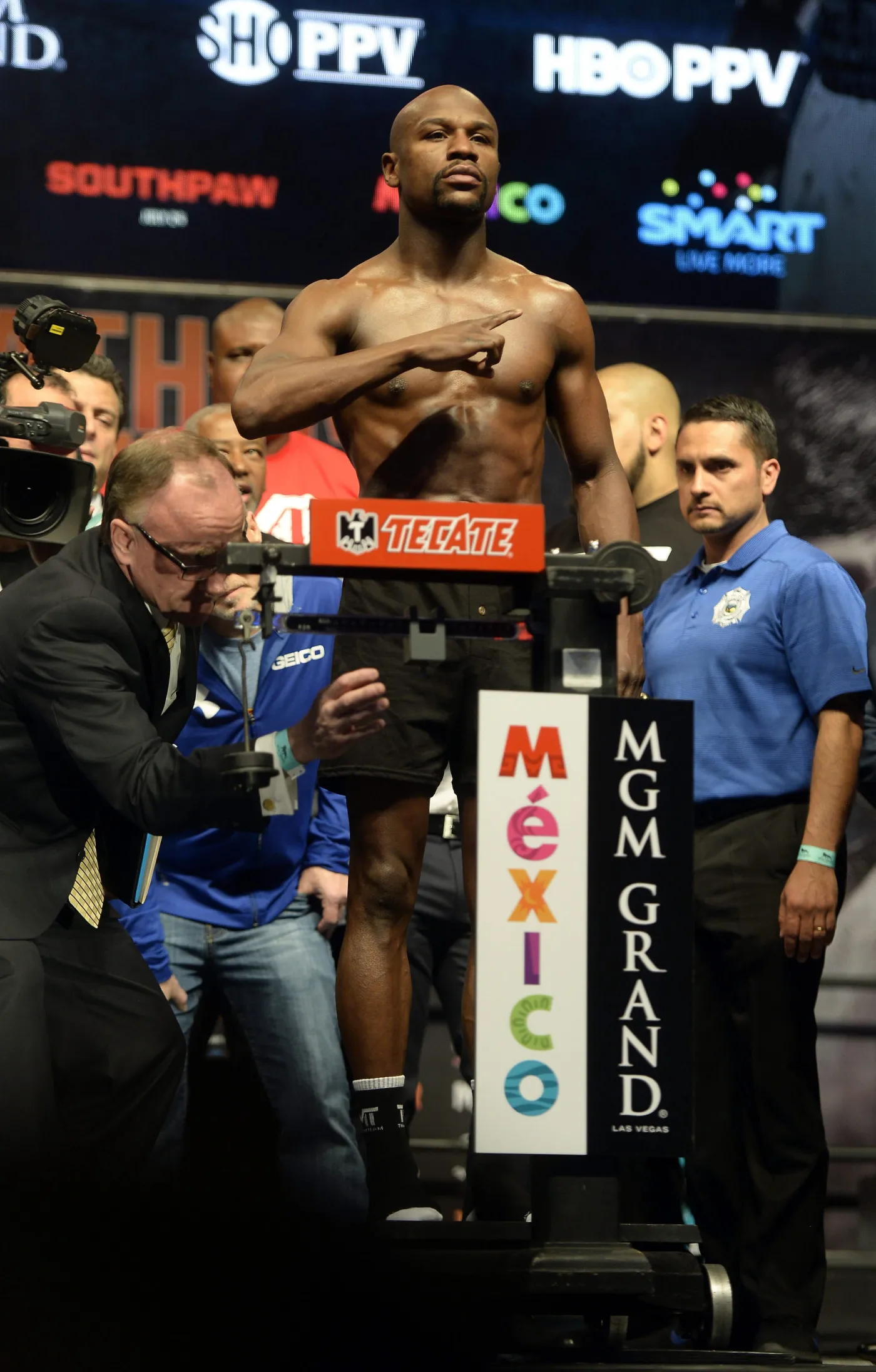 7718062-floyd-mayweather-jr.jpg