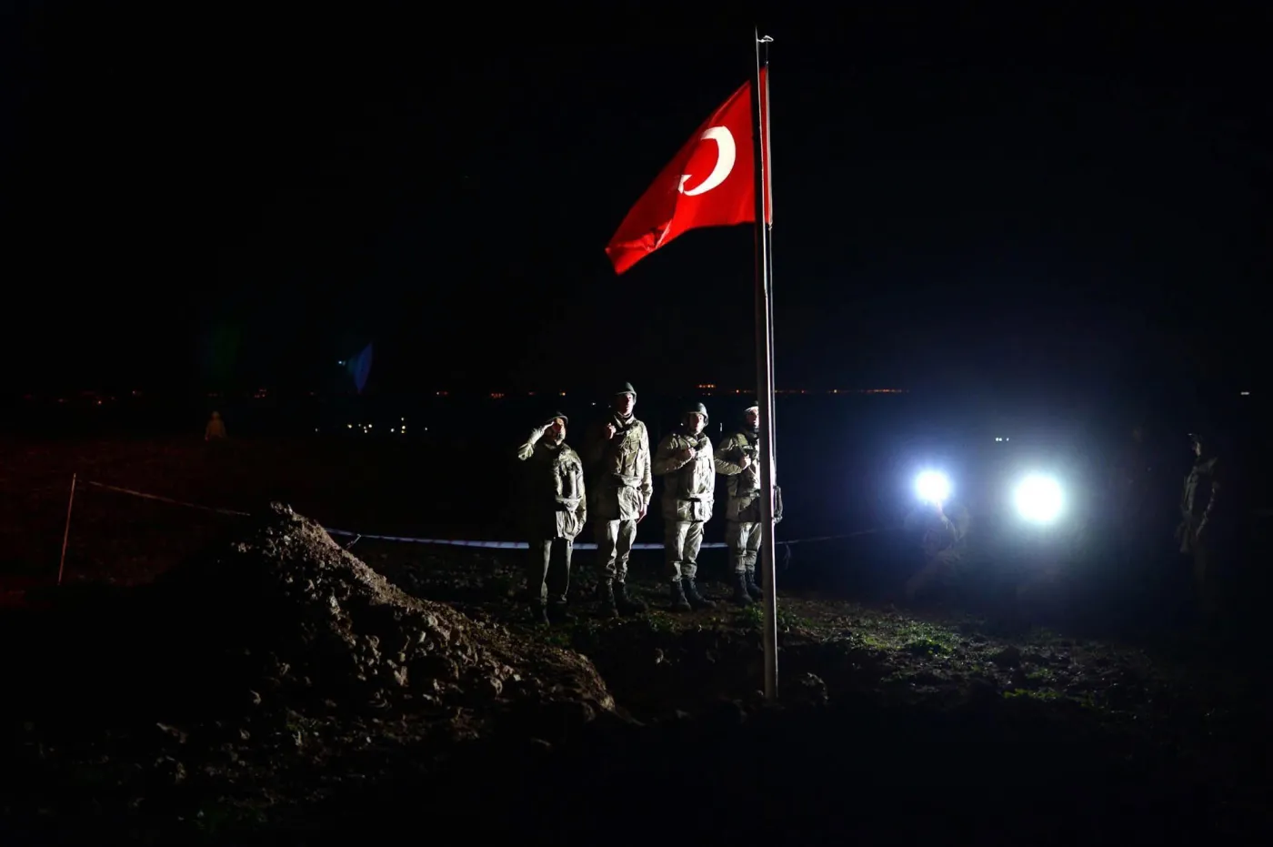 Turcy ewakuowali zabytkowy grobowiec z Syrii. Armia przeniosła szczątki legendarnego przywódcy