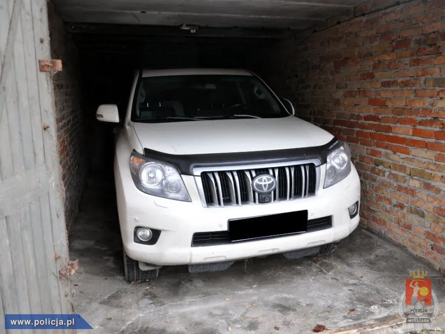 7212003-toyota-land-cruiser.jpg