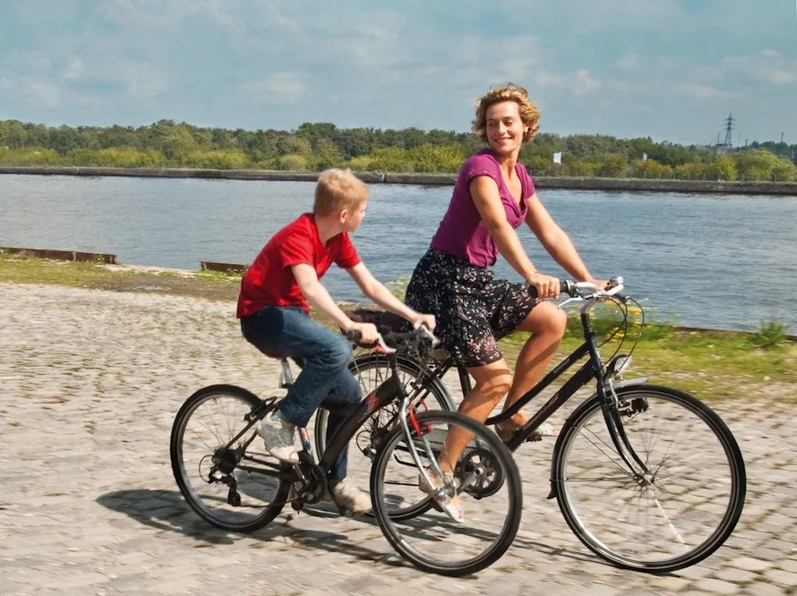 2867430-chlopiec-na-rowerze.jpg