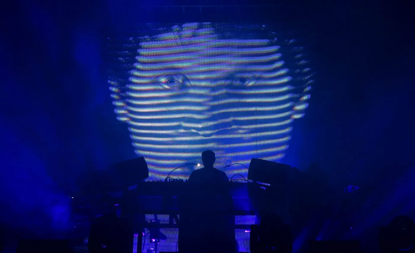 8013430-the-chemical-brothers.jpg