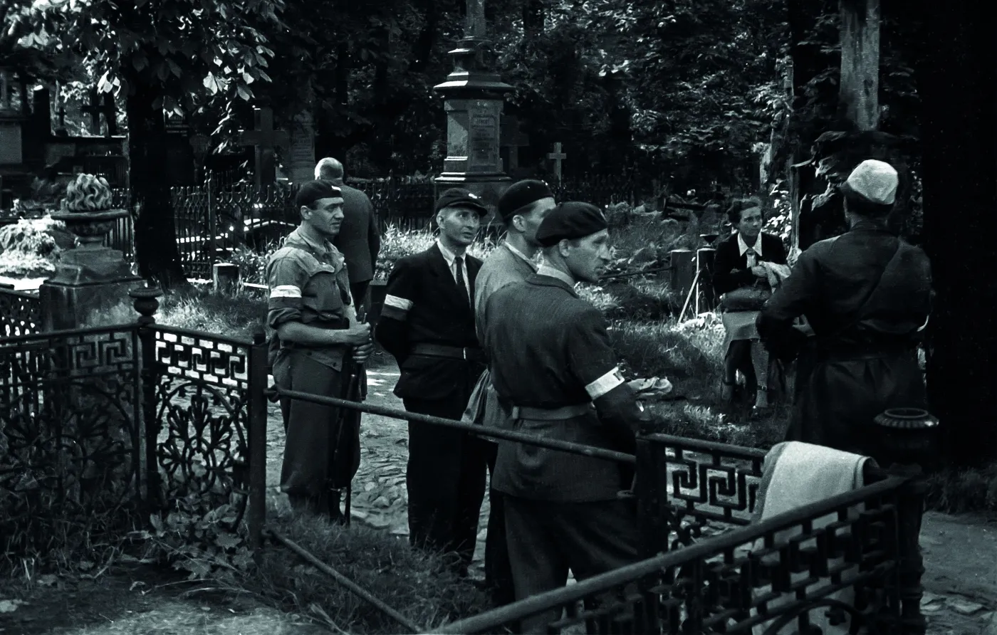 6696201-1-sierpnia-godzina-w.jpg