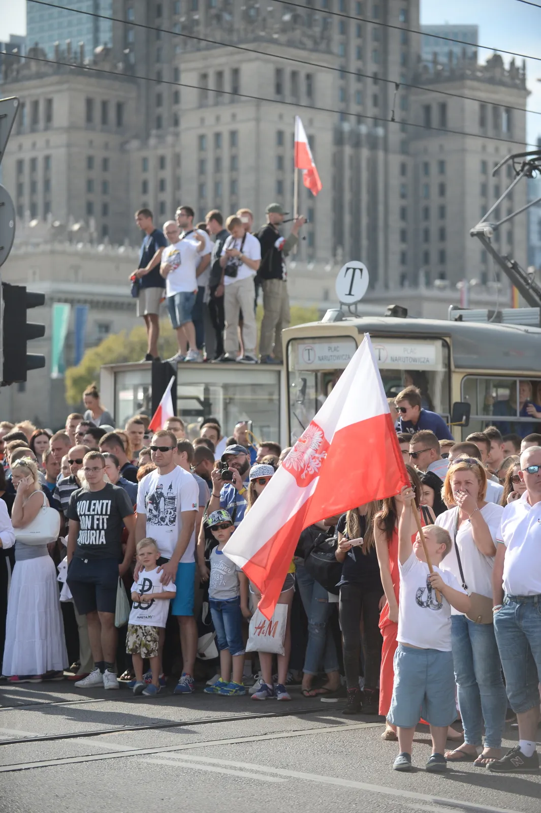 8040614-godzina-w-w-stolicy.jpg