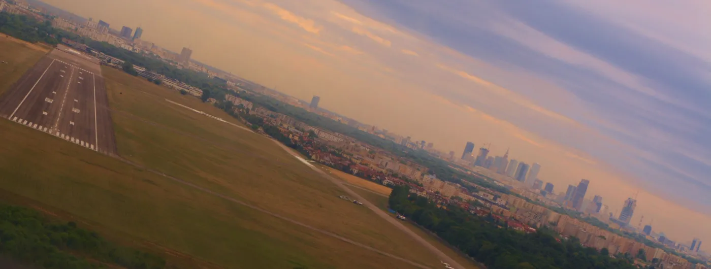 8051060-warszawa-z-lotu-ptaka.jpg