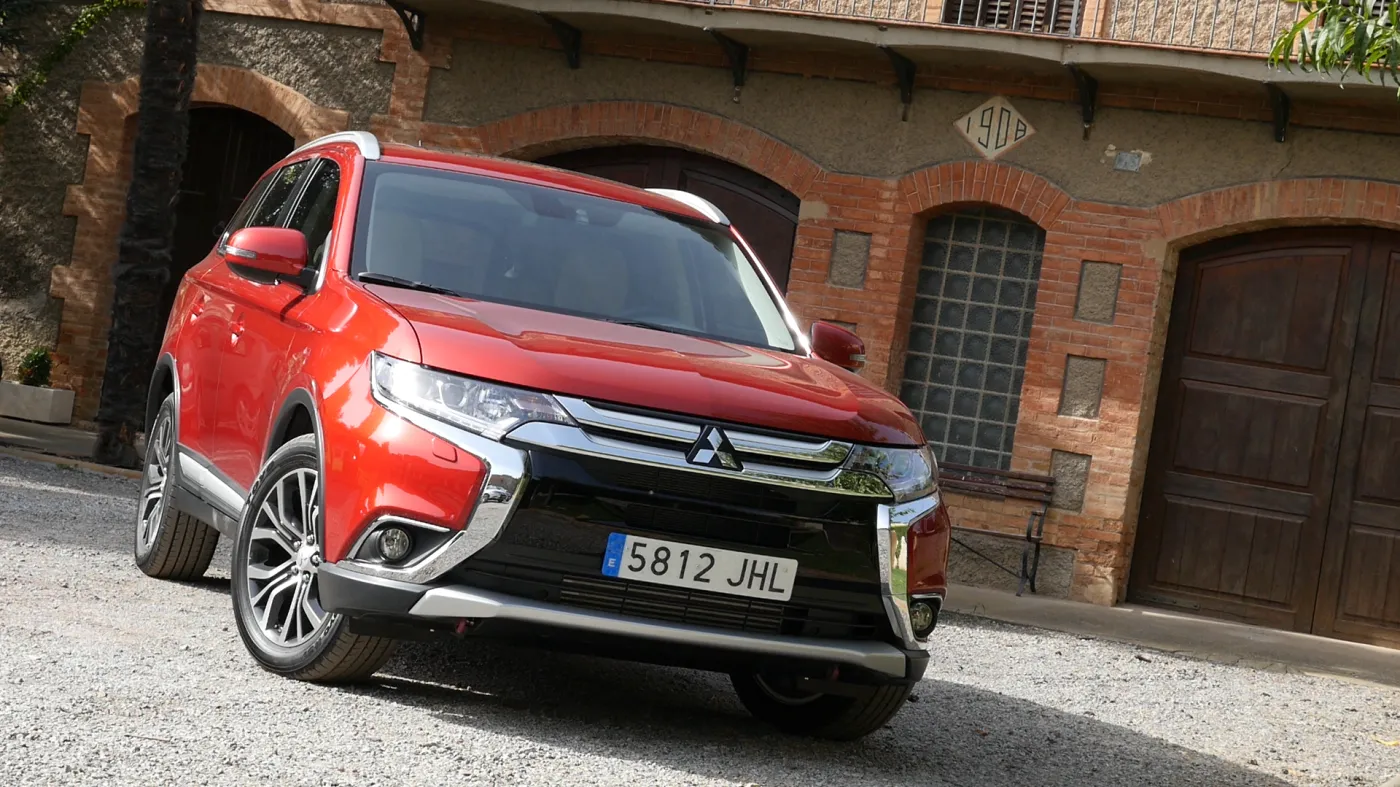 8163907-mitsubishi-outlander.jpg