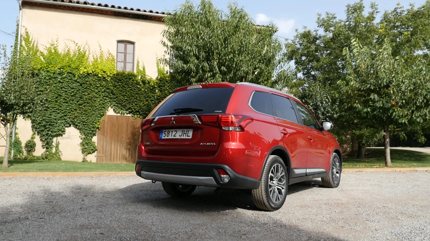 8163938-mitsubishi-outlander.jpg