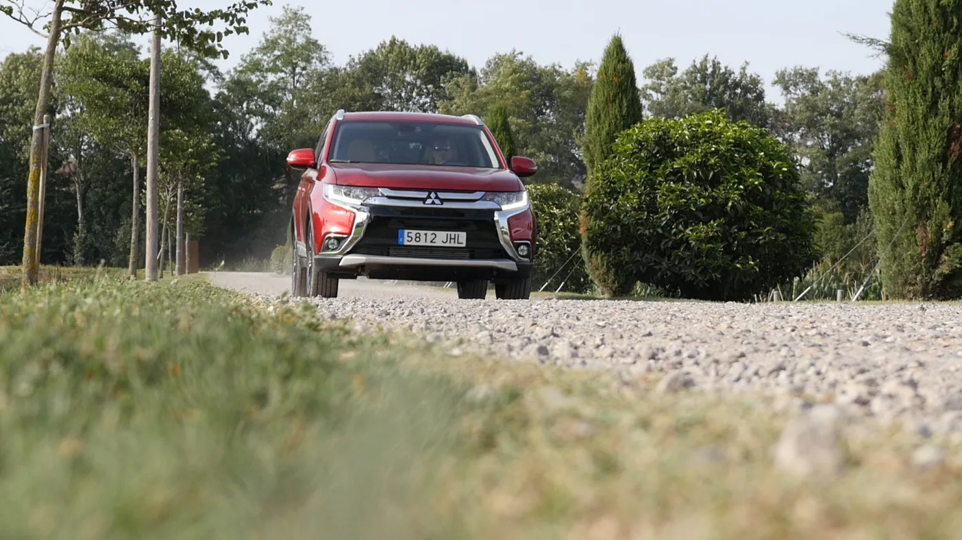 8164062-mitsubishi-outlander.jpg