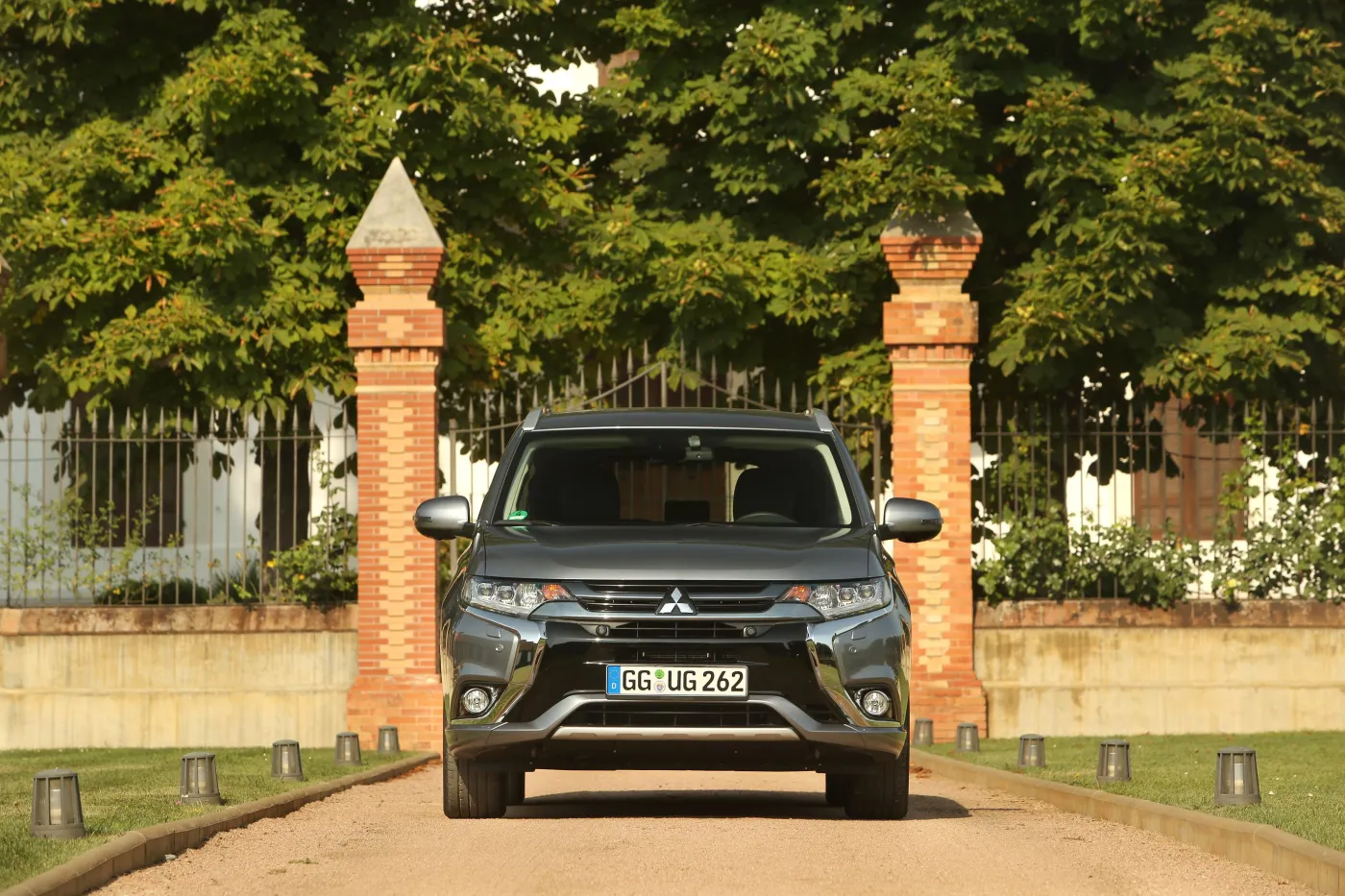 8164217-mitsubishi-outlander.jpg