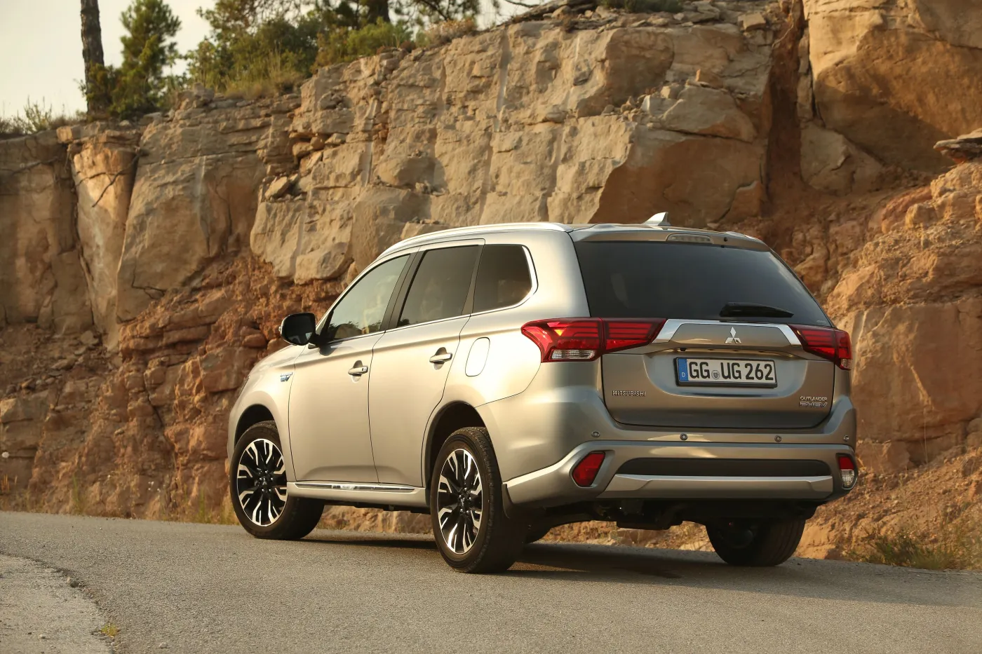 8164279-mitsubishi-outlander.jpg