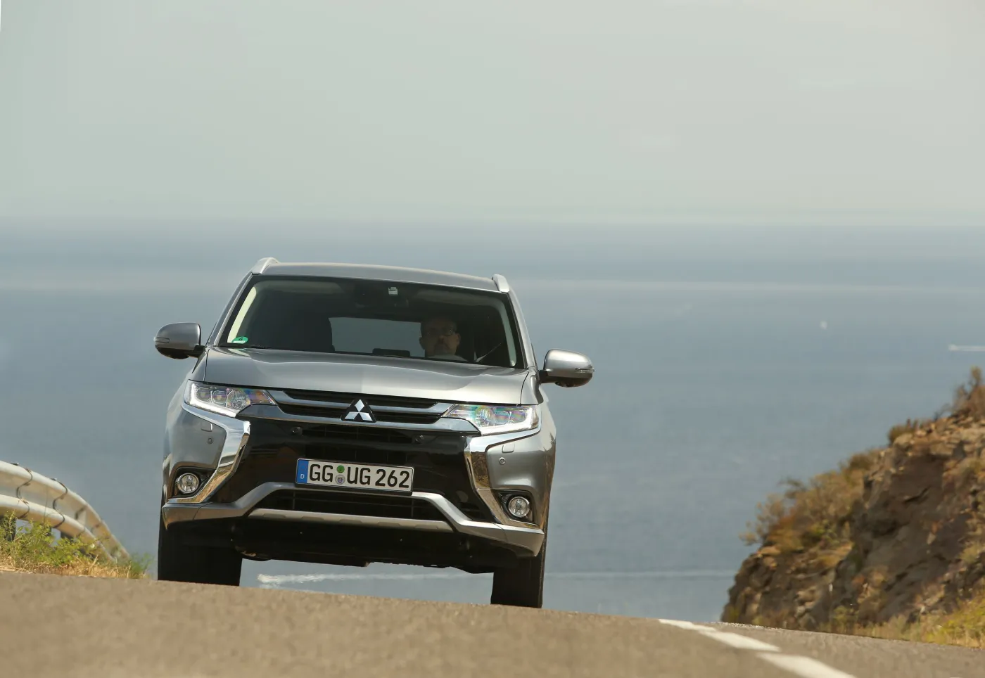 8164310-mitsubishi-outlander.jpg