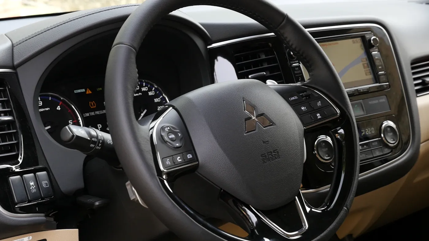 8185677-mitsubishi-outlander.jpg