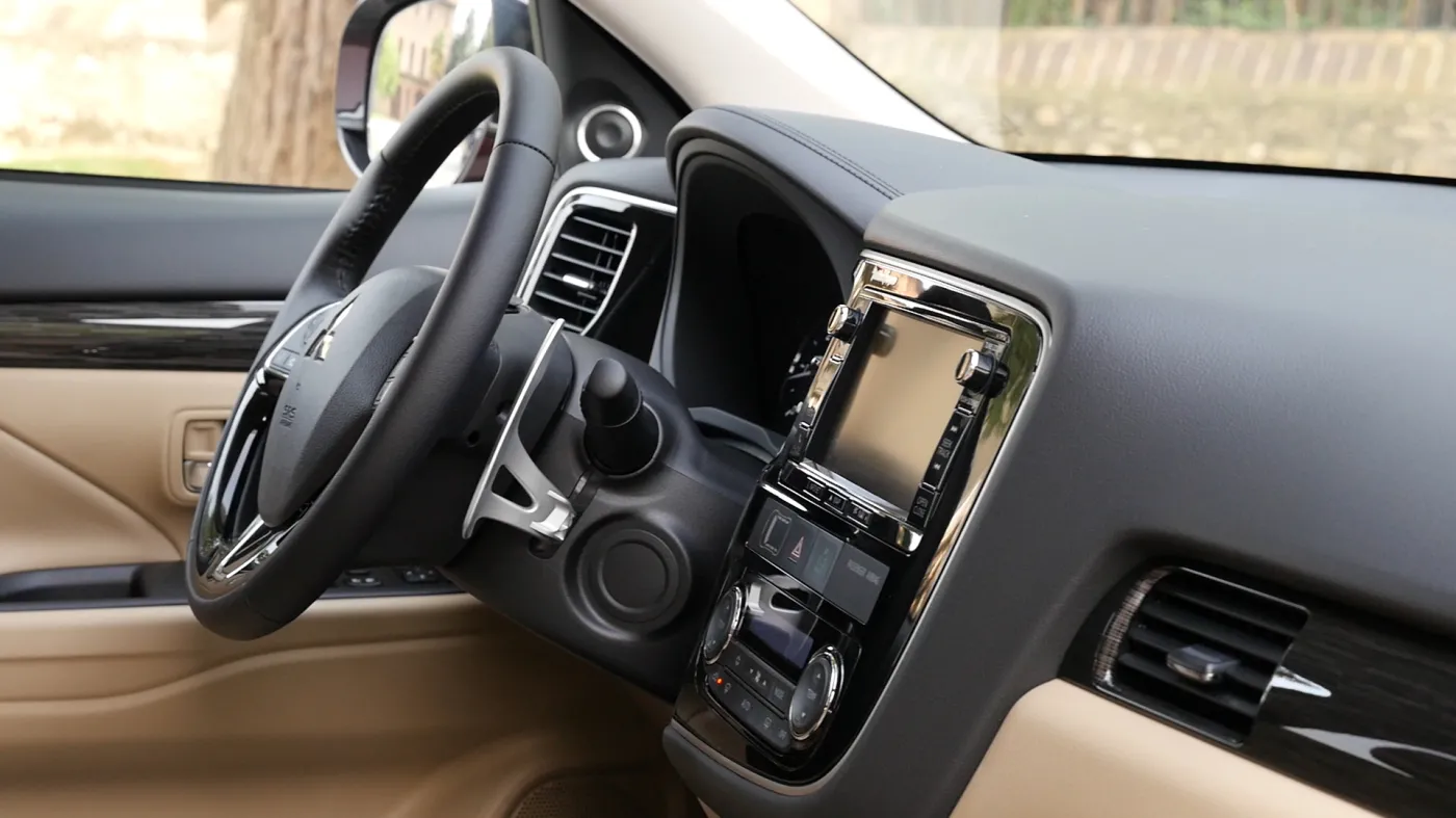 8185739-mitsubishi-outlander.jpg