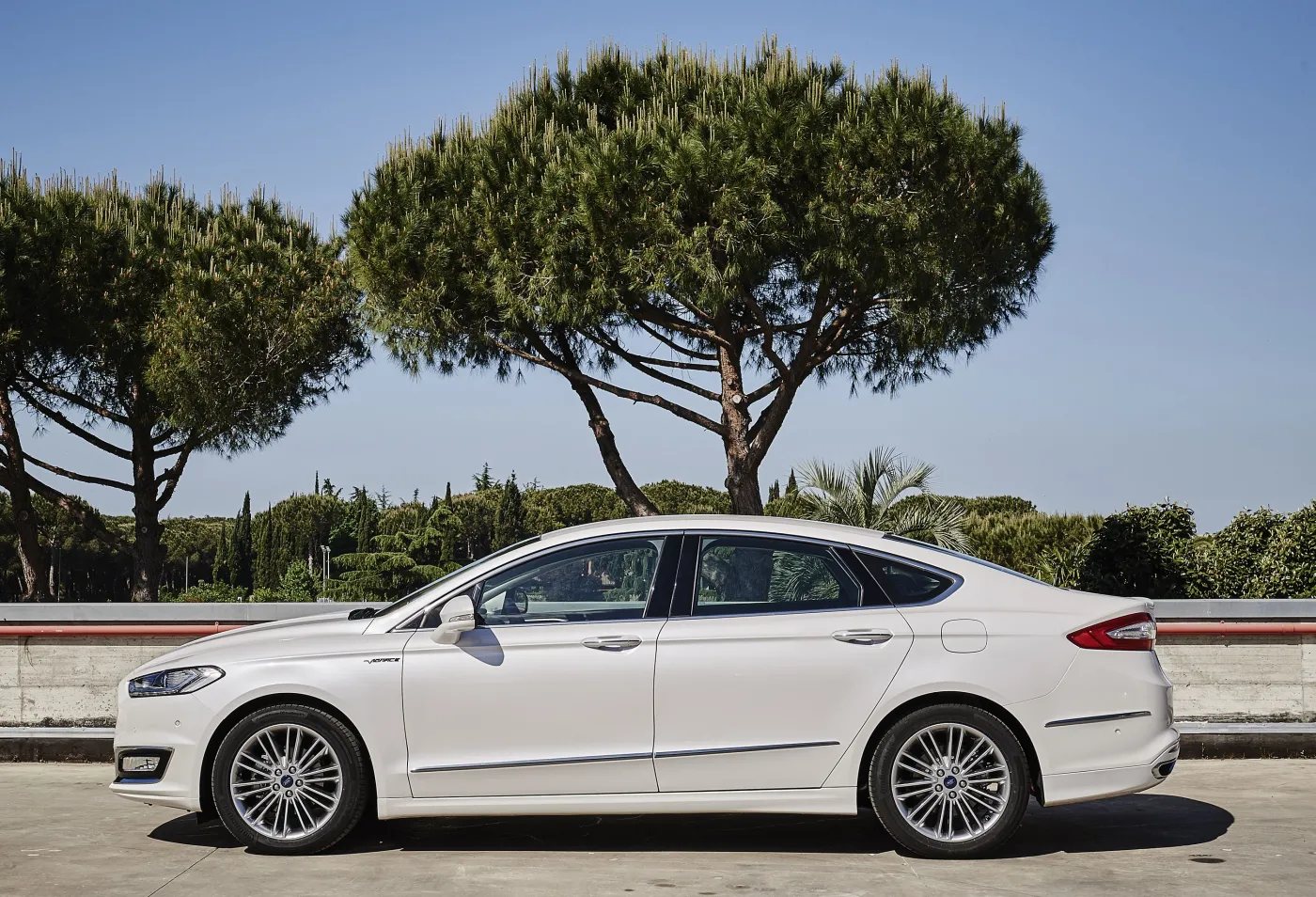 7779615-ford-mondeo-vignale.jpg
