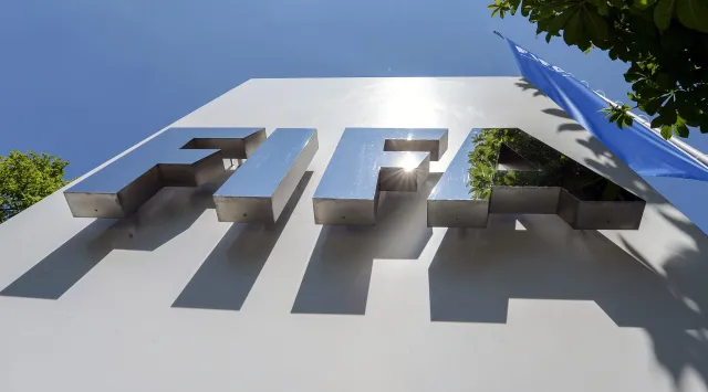 Mundial w Rosji i Katarze za łapówki? FIFA bierze się za działaczy