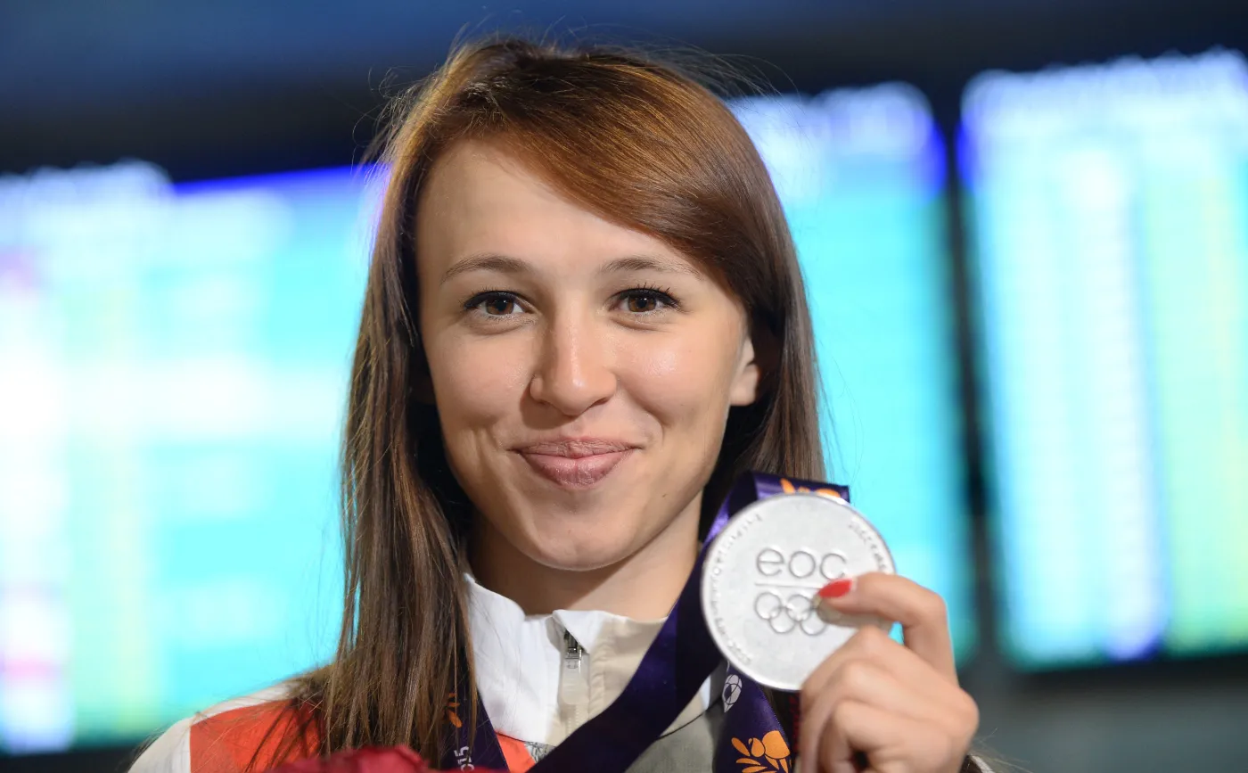 7903926-dziewczyna-na-medal.jpg