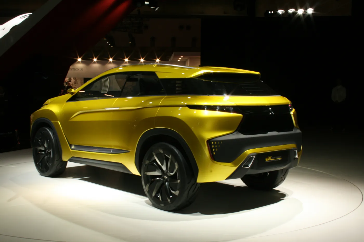 8368394-mitsubishi-ex-concept.jpg