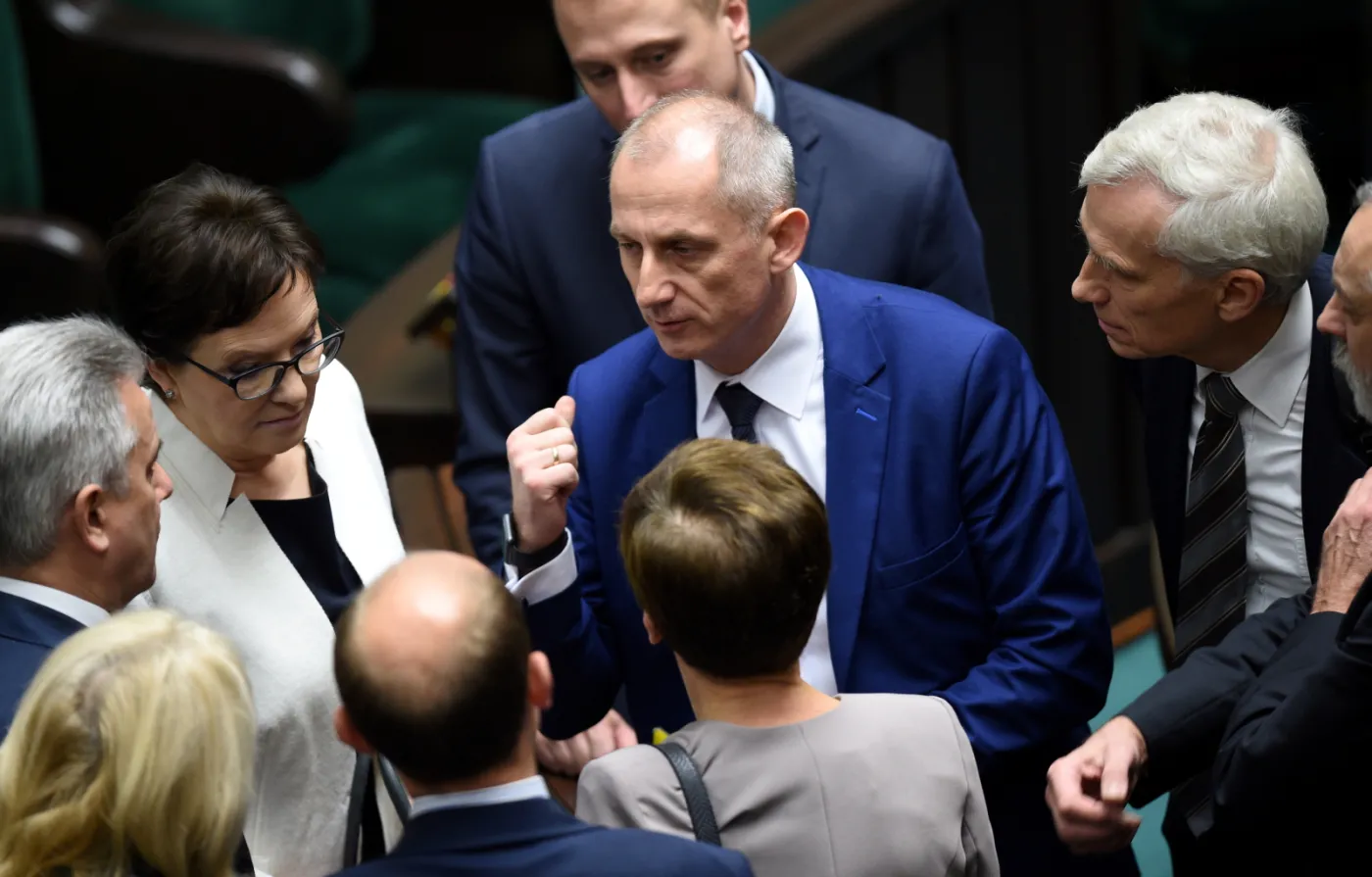 8438123-expose-beaty-szydlo.jpg