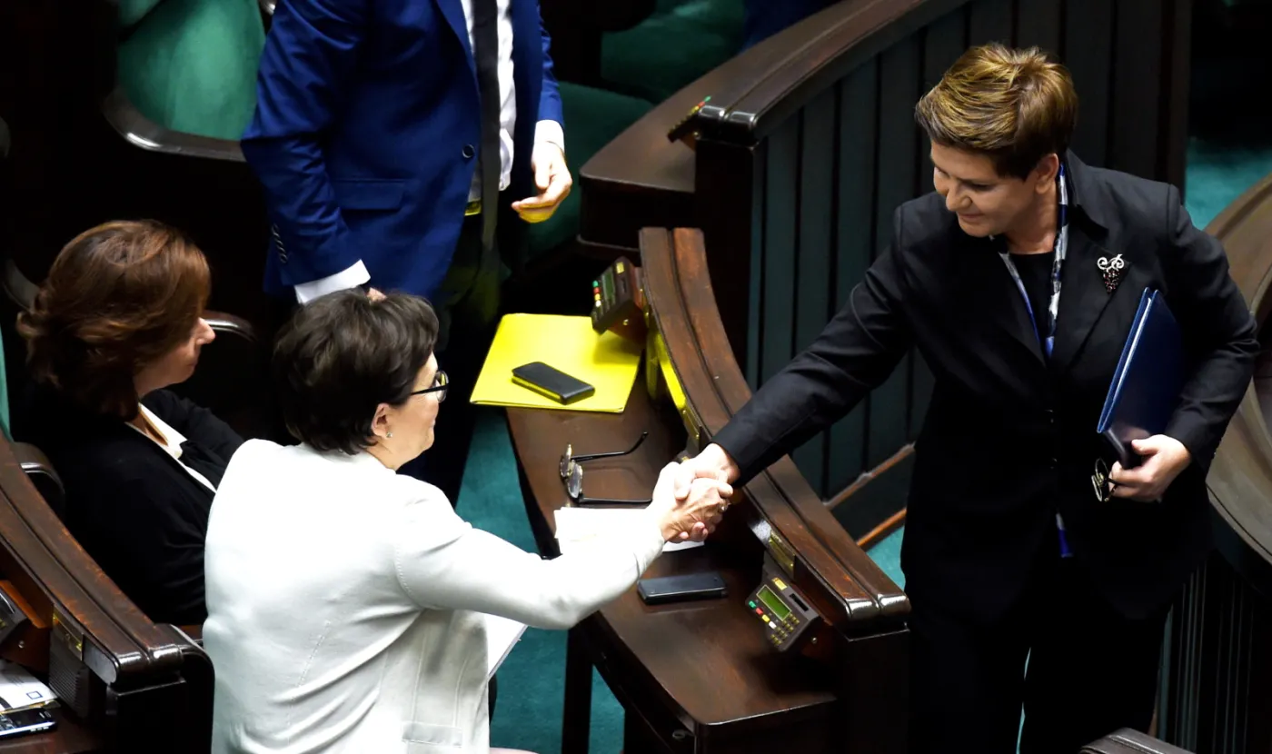 8438187-expose-beaty-szydlo.jpg
