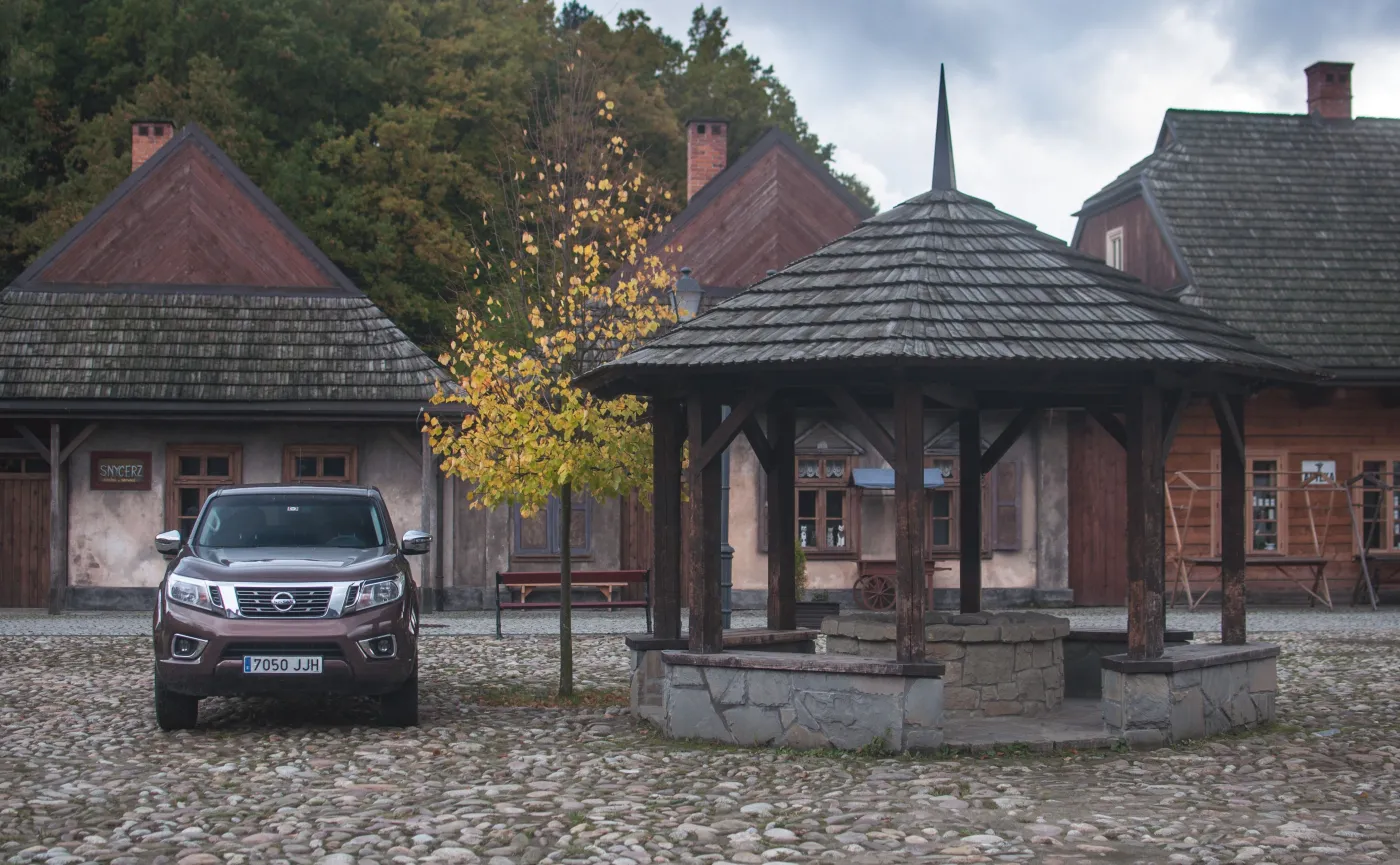 8472448-nissan-np300-navara.jpg
