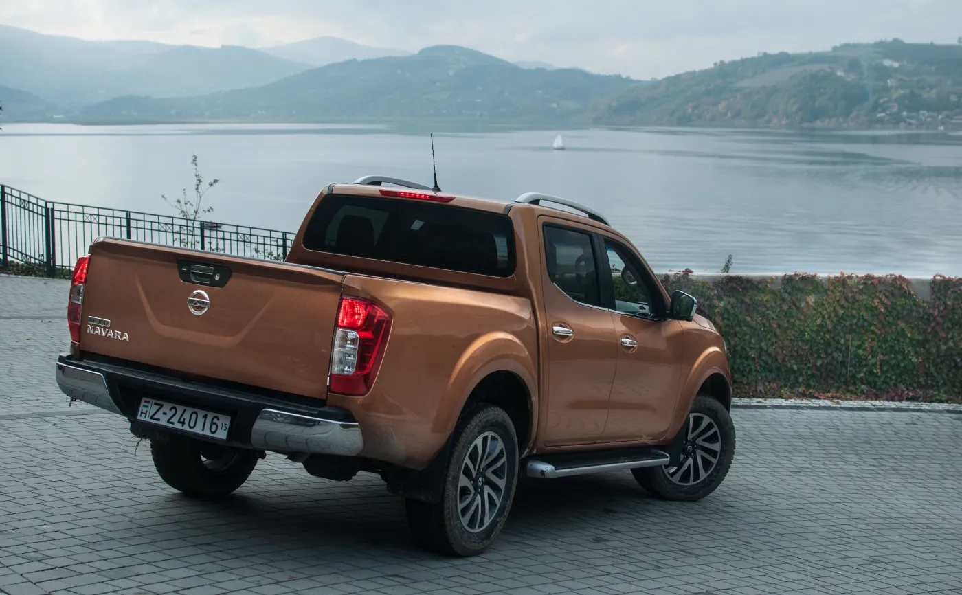 8472544-nissan-np300-navara.jpg